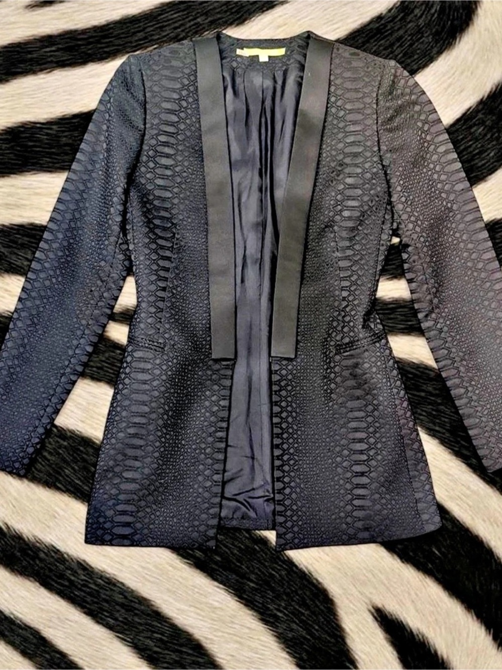 Gianni Bini Women's Black Textured Blazer Size 0 Like New